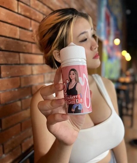 Anastasya Khosasih schöne erotische bild