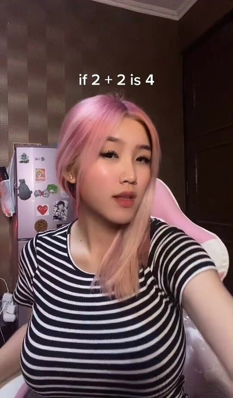 Anastasya Khosasih model erotische fotos