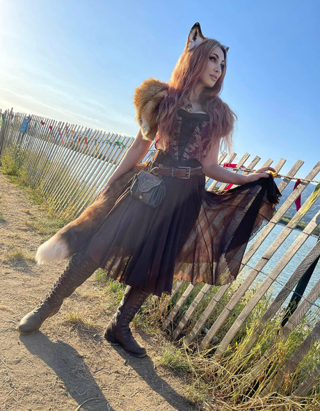 freeazura schauspielerin heiße fotos