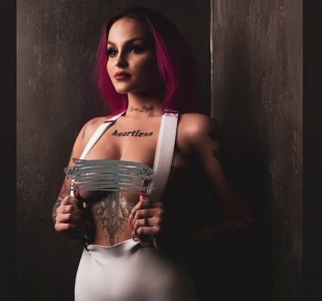 Dzsenifer Vajai pornostar erotische galerie