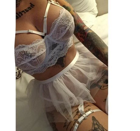 Dzsenifer Vajai schöne heiße galerien