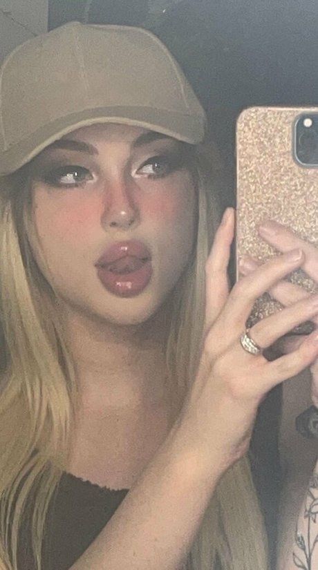 tanga-bikini onlyfans nacktheit kunst bild