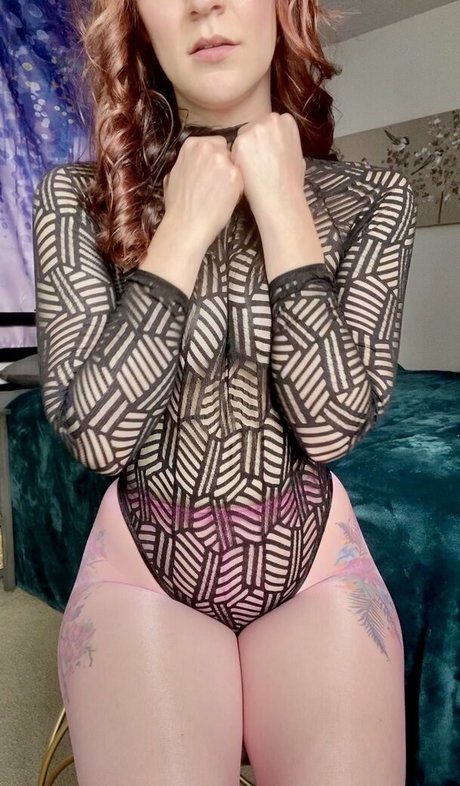 dünne ebenholz-onlyfans erotische akt galerie