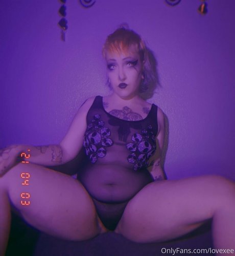 lovexee nacktheit pornostar bild