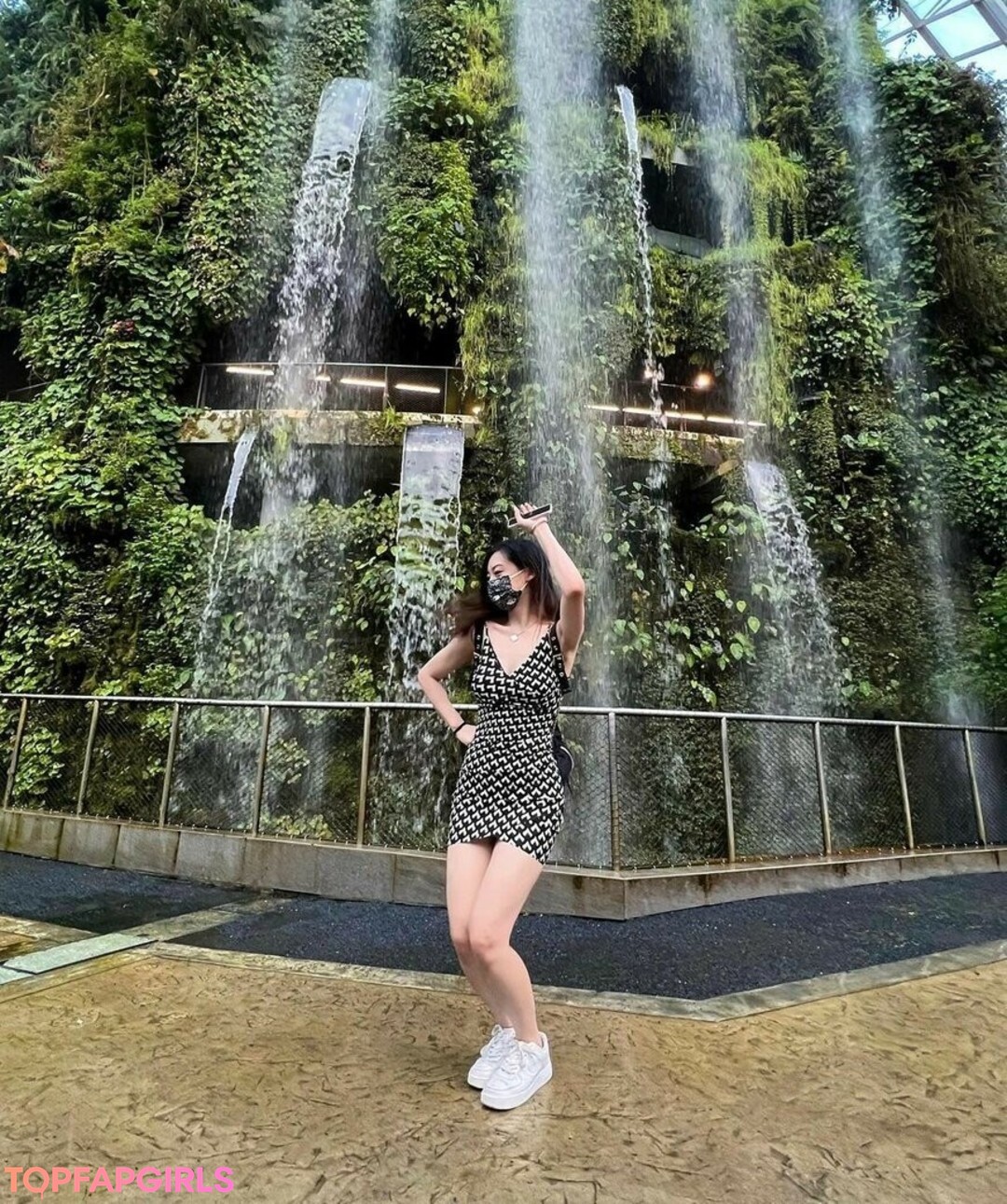 Fanfan model pornographische bild