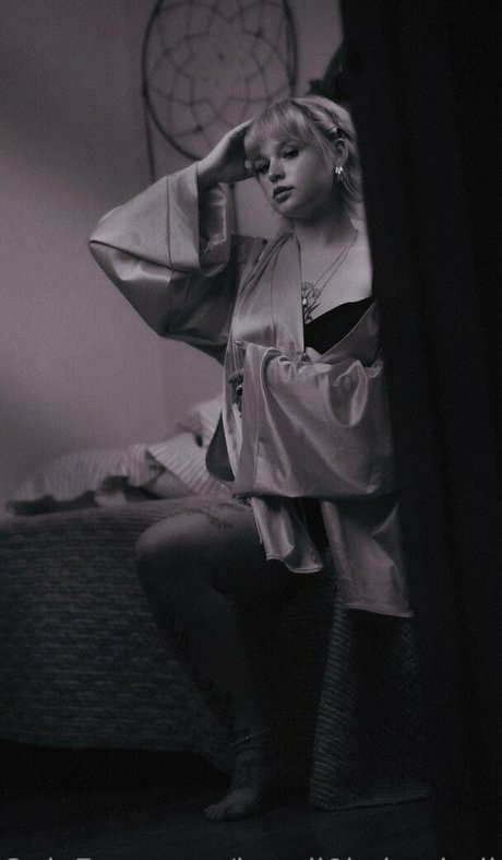 hotchellerae erotische pornostar bild