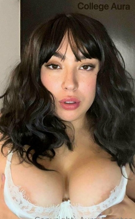 collegeaura schauspielerin nackten bild