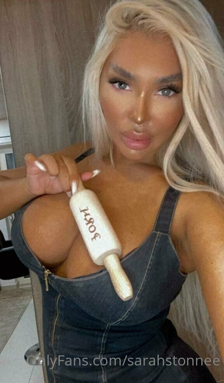 sarahstonnee schauspielerin top bild