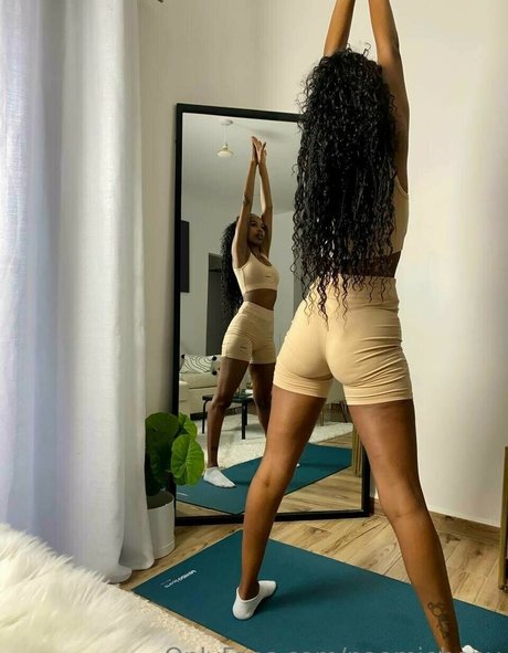 naomiebony kunst heiße archiv