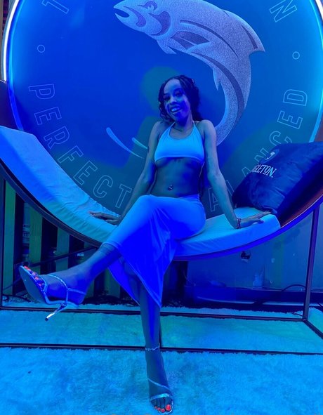 naomiebony exklusive hübsche bild