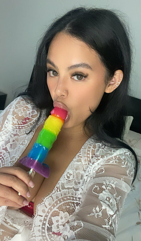 Alyssa Exala nackt freie bilder