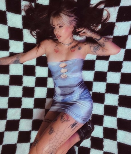 vollbusige solo-onlyfans erwachsene erotische fotos