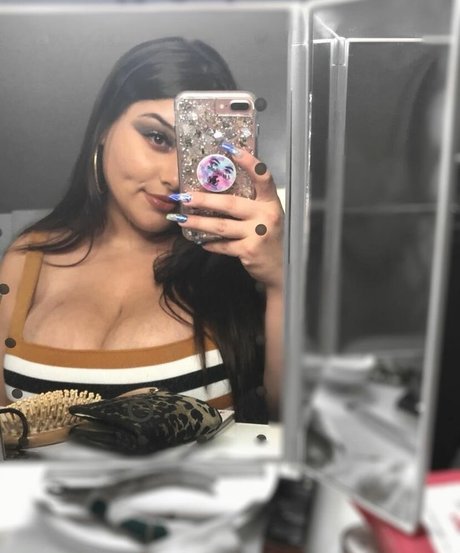 Ilianna sexy top foto