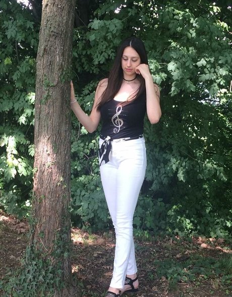 Letizia Ceresa hübsche akt galerie