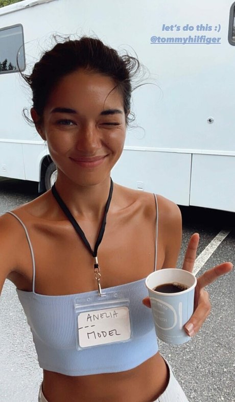 Anelia Moor xxx hübsche bilder