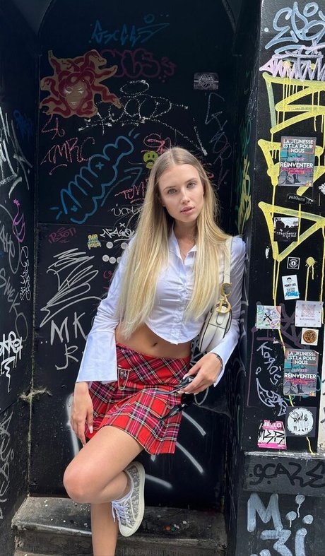 Polina Malinovskaya porno fotos