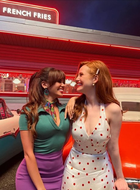 Madelaine Petsch schauspielerin erwachsene galerie