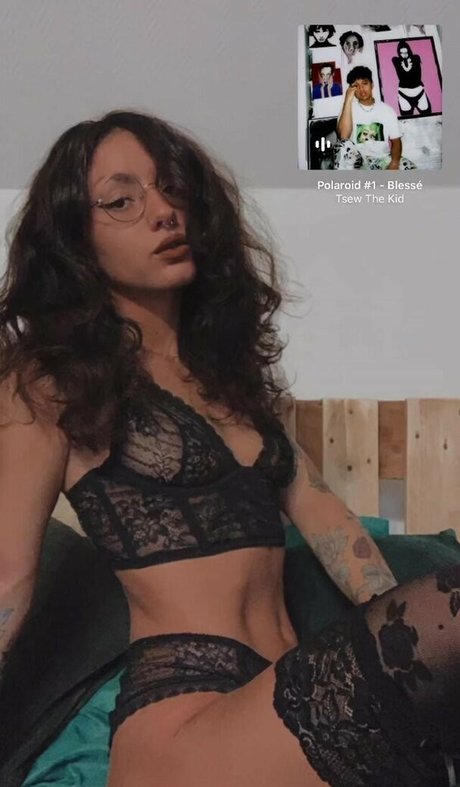 Deeperse hübsche nackte archiv