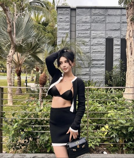 June Gong perfekte akt archiv