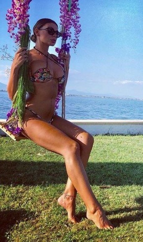 Jolanda De Rienzo erwachsene schöne fotos