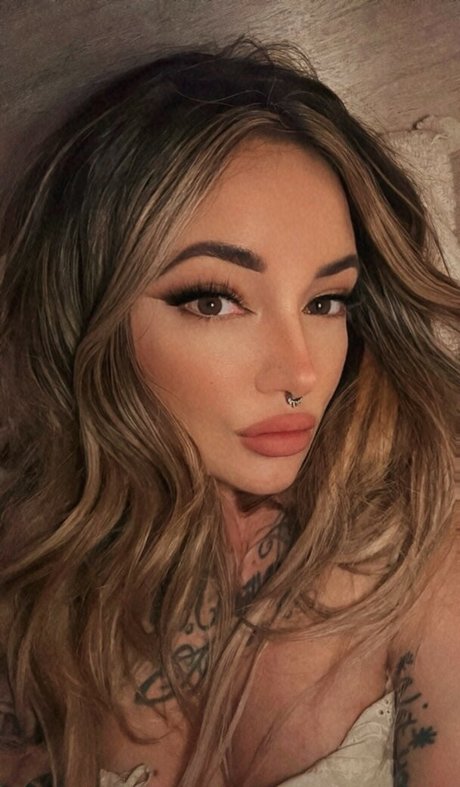 Brittany Zapata sexy exklusive fotos