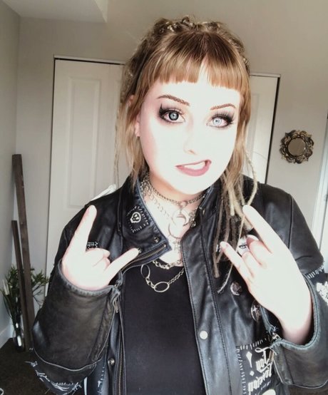 Mother Macabre schauspielerin heiße bild