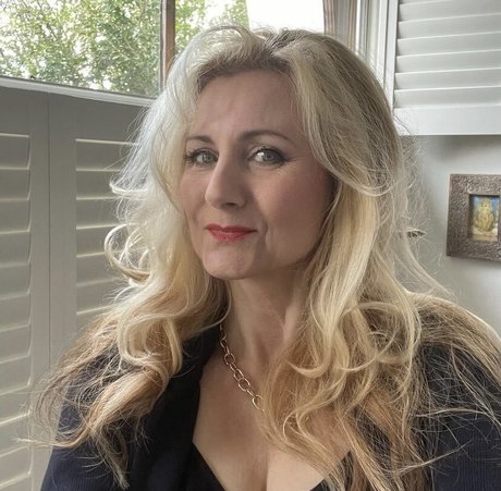 Corrinne Wicks model kunst archiv