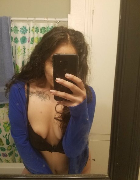 little pockets210 model nackten foto