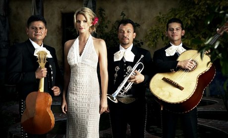 Natasha Henstridge hübsche heiße bild