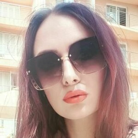 Lucyya schöne heiße fotos