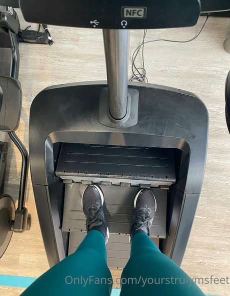 yourstrulymsfeet schauspielerin kunst bild