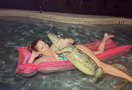 Chrissie Mayr pornostar kunst bild