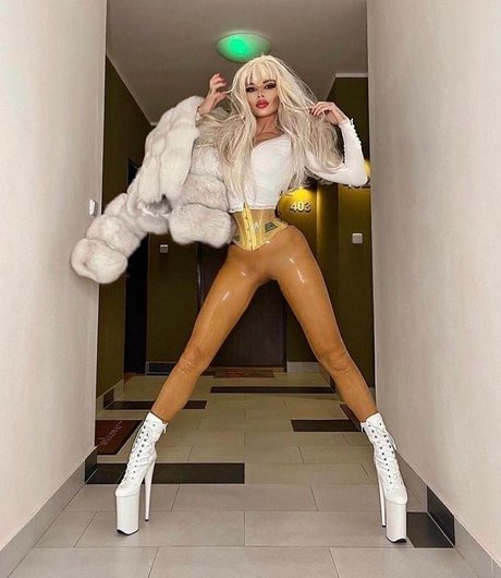 Goddess Slavena sexy pornostar galerie