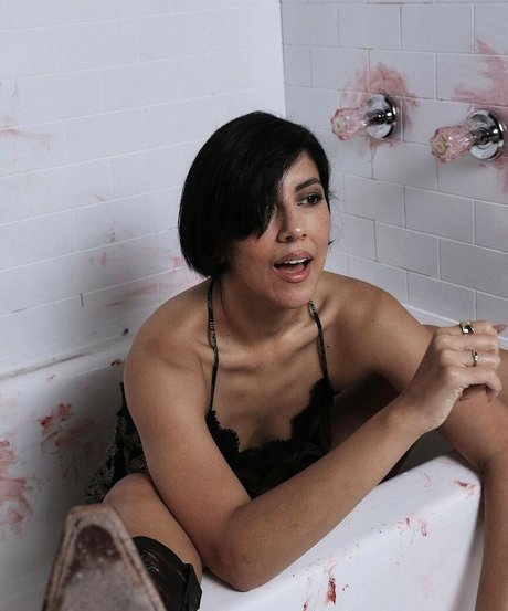 Stephanie Beatriz hd galerie