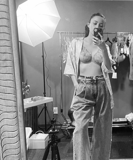 Christian Serratos schöne schöne archiv