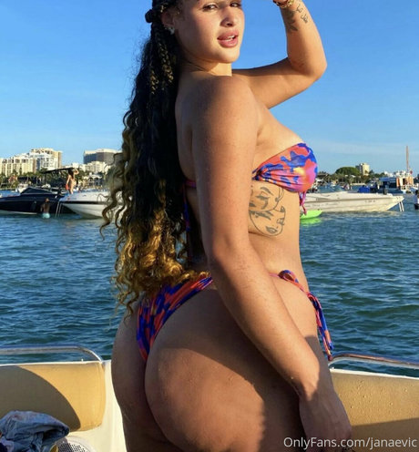 Janaevic perfekte nacktheit foto