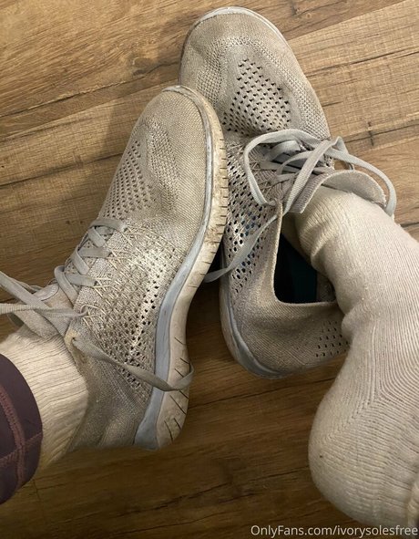 ivorysolesfree hübsche nackte bild