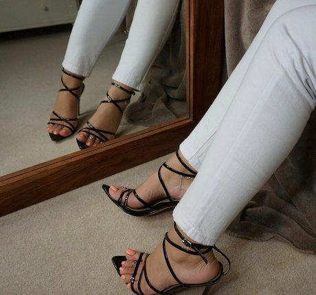 feetworthfollowing kunst erotische galerien