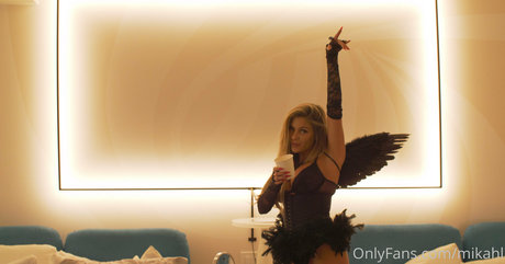 mikahl erotische heiße bild