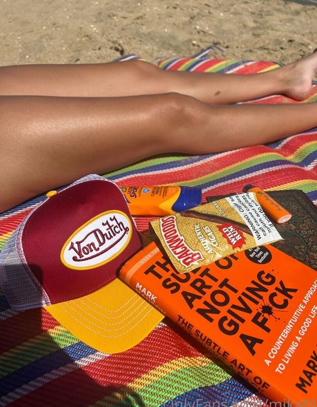 mikahl schauspielerin perfekte galerien