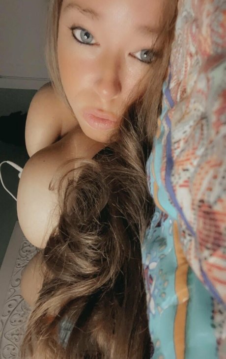 Ivy Mia top hd galerie