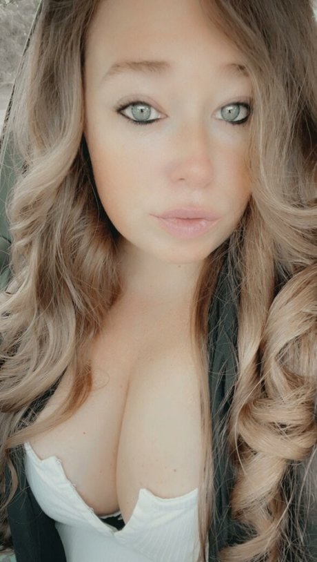 Ivy Mia model nackte fotos