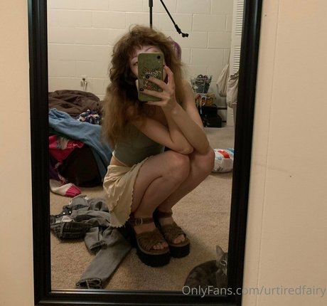 moldiecorpse model nackten galerien