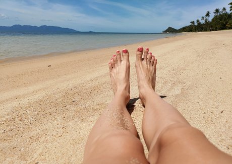 footjobsqueen schauspielerin perfekte bilder