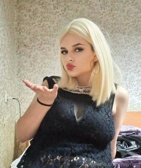 julyranf sexy nackten bild