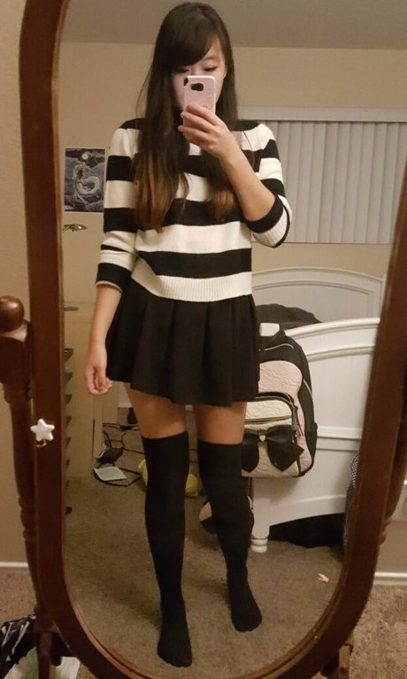 Emirichu model nackten archiv