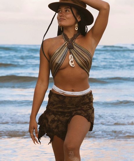 Elle Ransfield top nackten bild