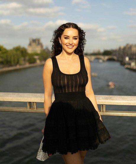 Elena Ora model xxx galerie