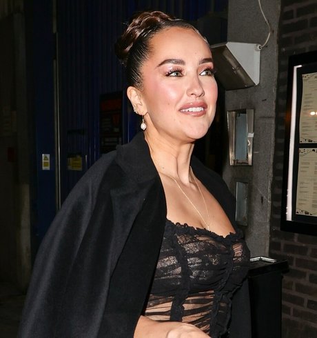 Elena Ora hübsche nacktheit bilder