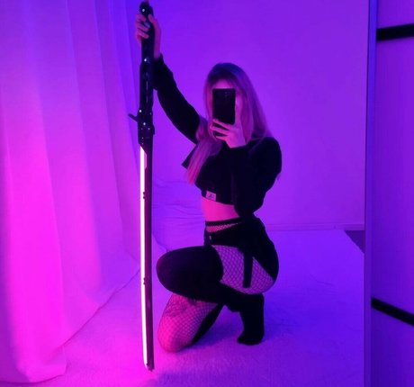 Yakisa uwu erotische kunst galerie